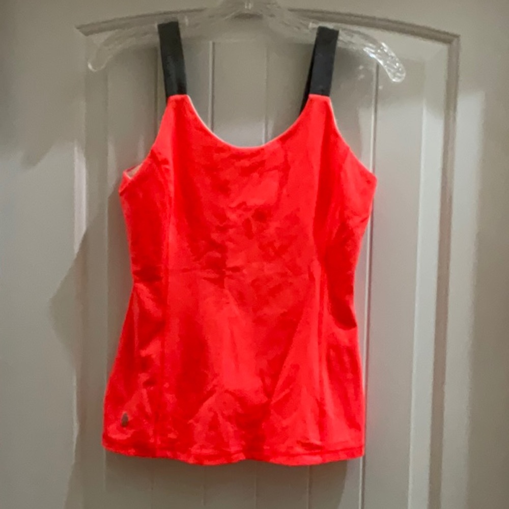 🔥‼️15‼️ ELLIE workout top M